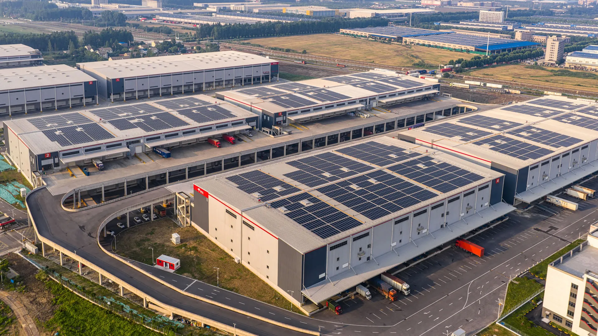 Warehouse and logistics operations supporting Zhongze Huasong global inverter supply